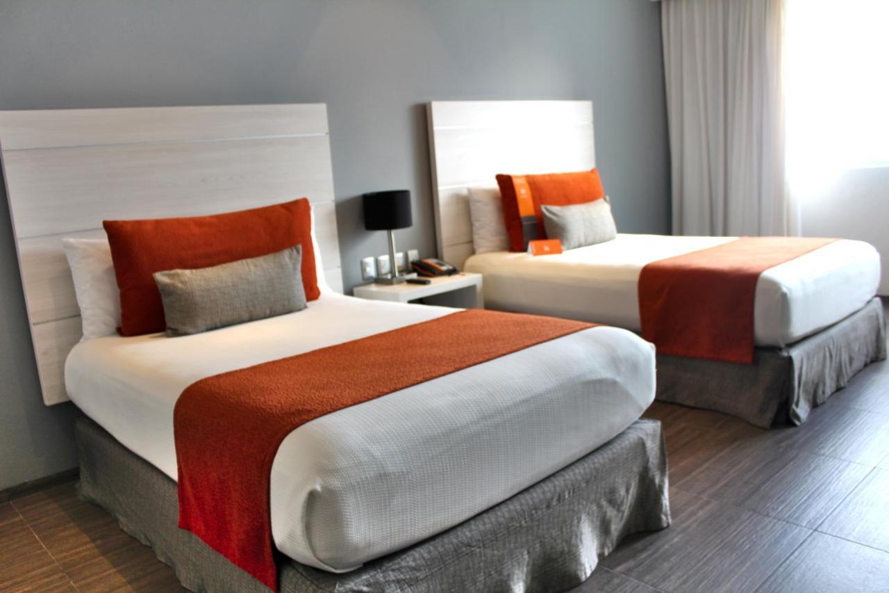 Deluxe Two Beds Boulevard View