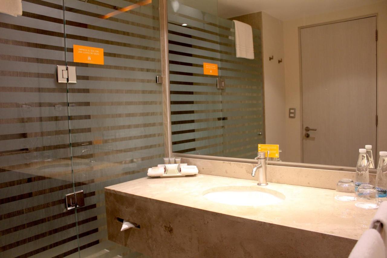 Deluxe Two Beds Boulevard View