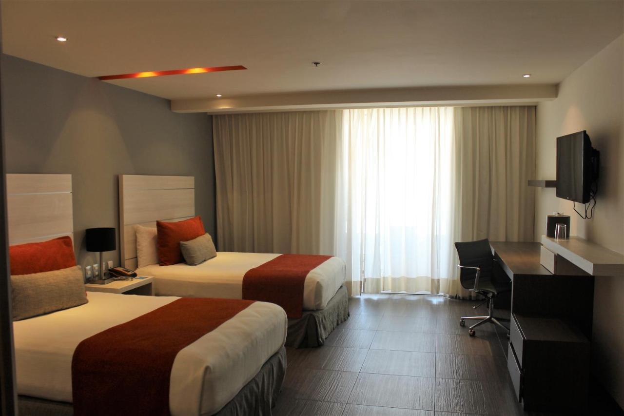 Deluxe Two Beds Boulevard View