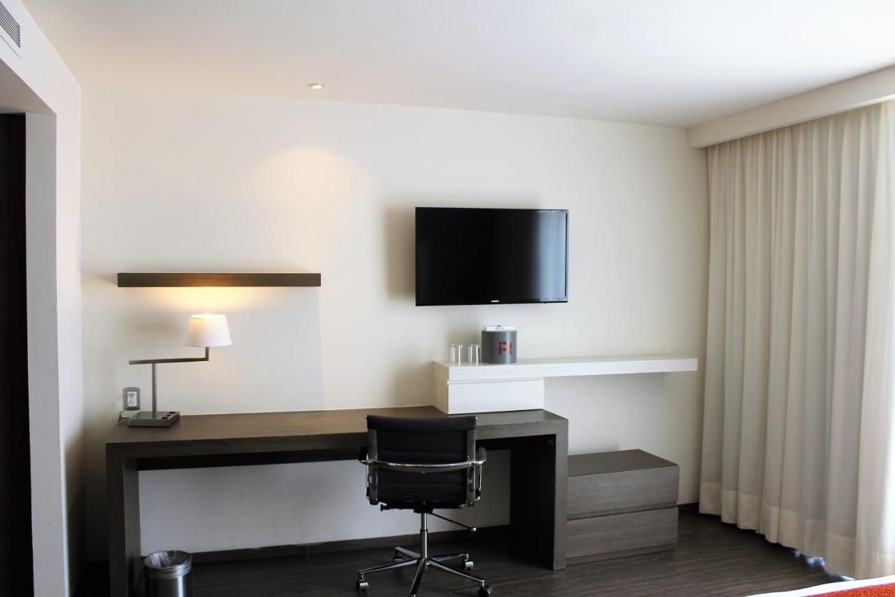 Deluxe Two Beds Boulevard View